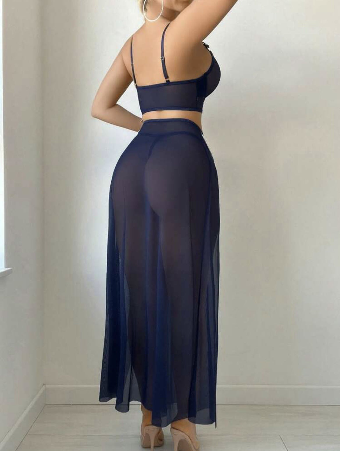 Sexy lingerie, pure and seductive girl's alluring see - through mesh skirt with pearl chains, nightgown