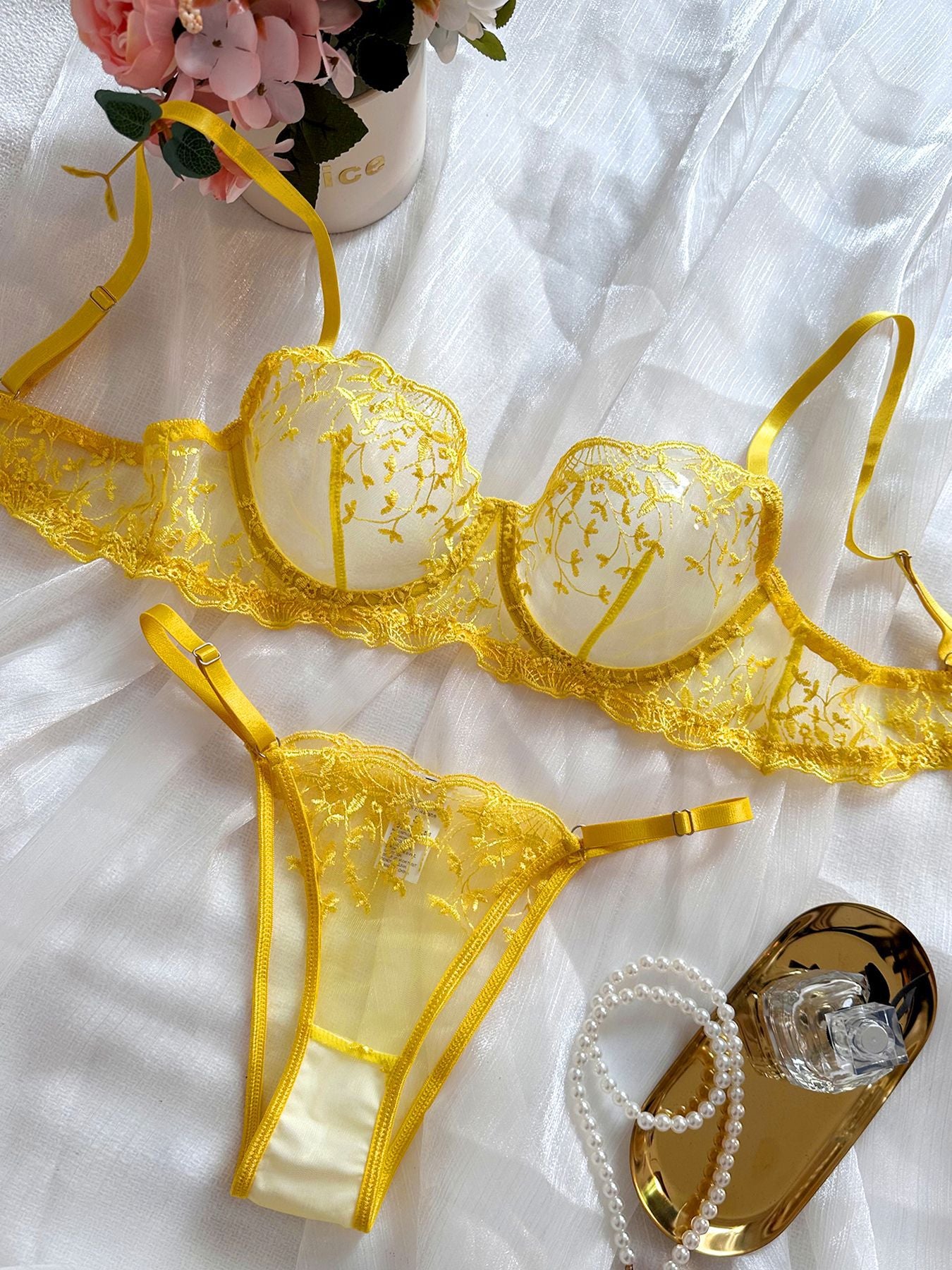 Sexy lingerie with embroidery, pure and seductive see - through erotic set for women